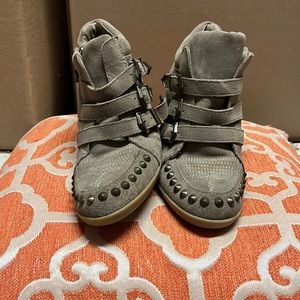 Vintage look, semi worn out but good condition